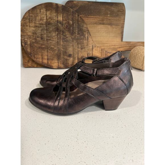 Earth womens size 9 brown small heeled shoes with straps - Picture 1 of 3